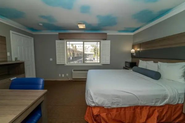 Hollywood Palms Inns & Suites 10