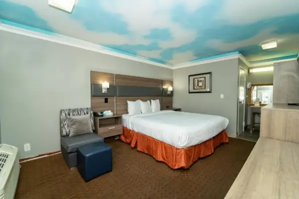 Hollywood Palms Inns & Suites 5