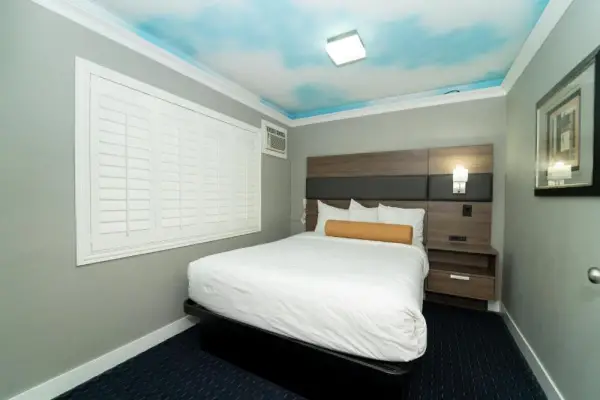 Hollywood Palms Inns & Suites 7
