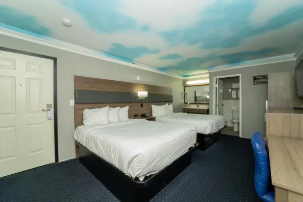 Hollywood Palms Inns & Suites 9
